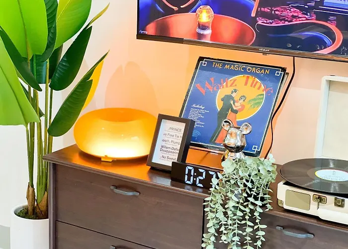 Prime Bgc 1br Near Grand Hyatt & Malls #upt215e Holiday home