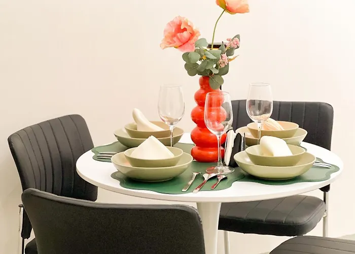Holiday home Prime Bgc 1br Near Grand Hyatt & Malls #upt215e Manila