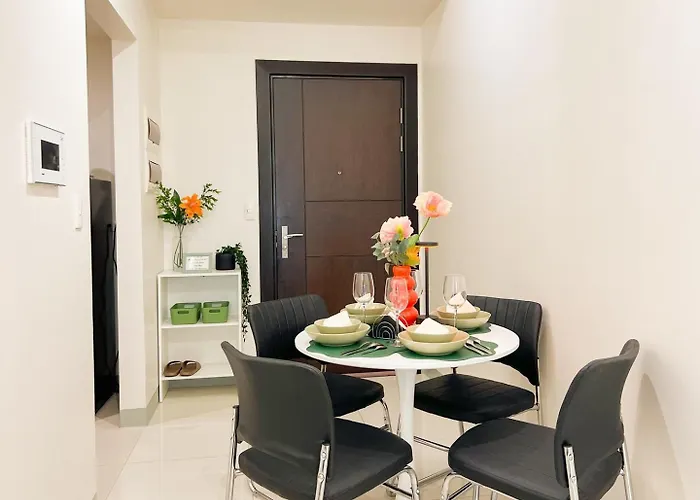 Prime Bgc 1br Near Grand Hyatt & Malls #upt215e Holiday home Manila