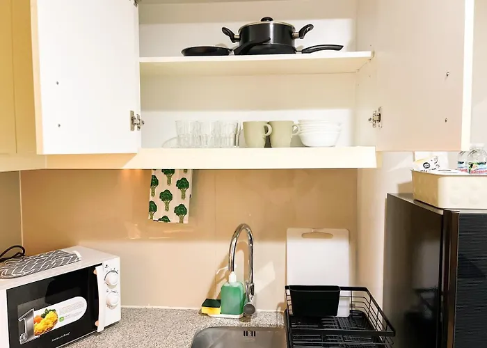 Holiday home Prime Bgc 1br Near Grand Hyatt & Malls #upt215e