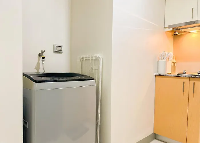 Prime Bgc 1br Near Grand Hyatt & Malls #upt215e Holiday home