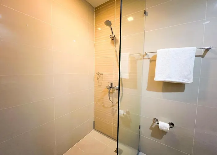 Prime Bgc 1br Near Grand Hyatt & Malls #upt215e Manila
