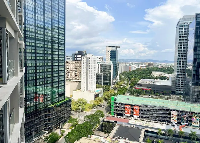 Prime Bgc 1br Near Grand Hyatt & Malls #upt215e Holiday home *